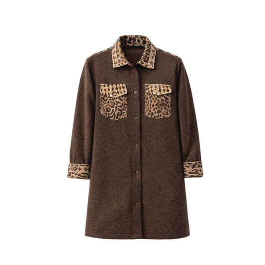 Chic wool coat with attractive leopard details